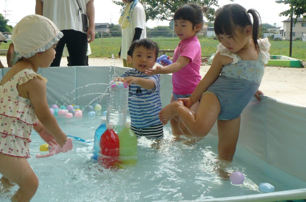 支援センター虹🌈8/22親子教室サンサン（２歳児コース）水遊び💦