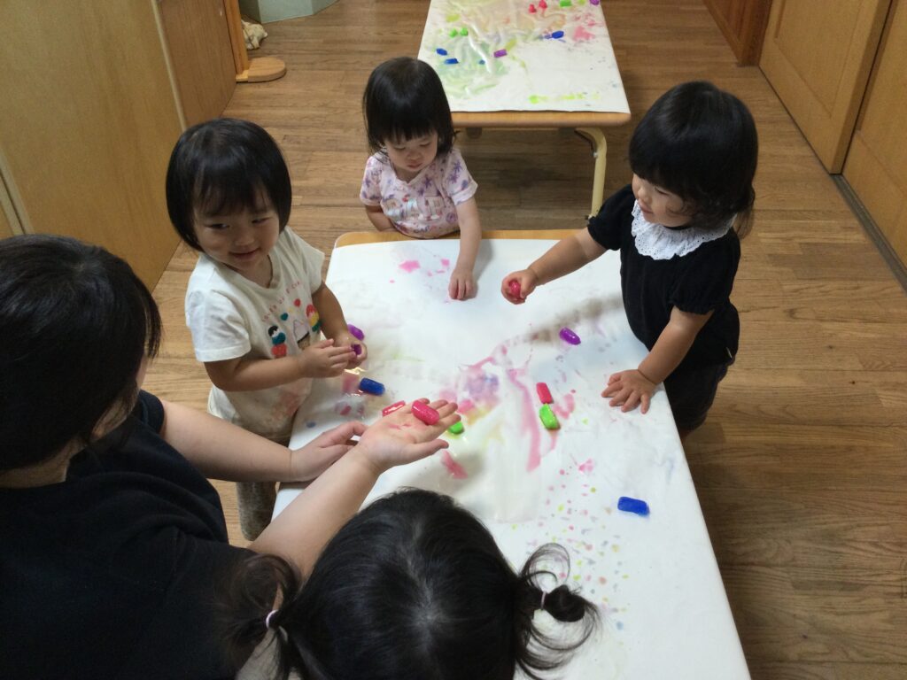 〜 こおりえのぐであそんだよ 〜