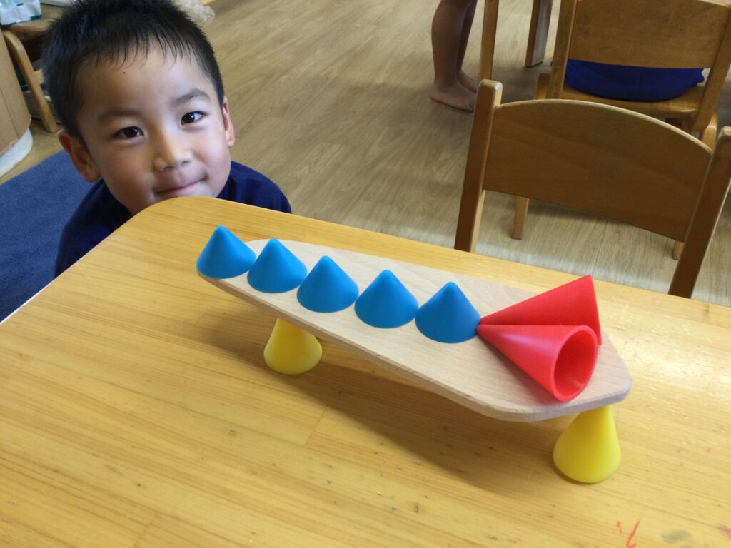 〜 このおもちゃどうやって遊ぶのかな？ 〜