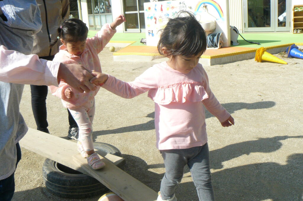 支援センター虹🌈後期親子教室サンサン（２歳児コース）園庭遊び🎵