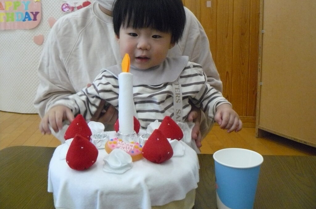 支援センター虹🌈11/28　🎂11月生まれ誕生会🎂