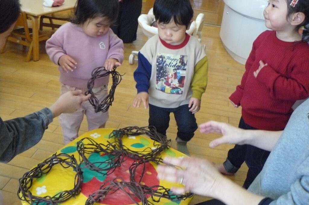 支援センター虹🌈12/10親子教室ランラン（1歳児コース）「クリスマス制作🎄」