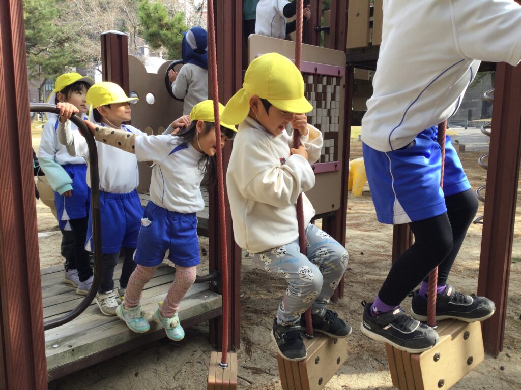 〜 いろんな遊具であそんだよ 〜