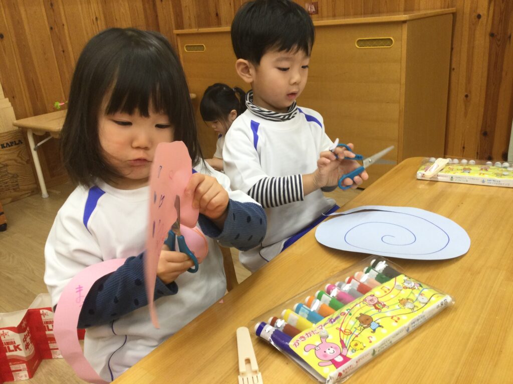 〜 ぐるぐるうずまき！何に変身するのかな？ 〜