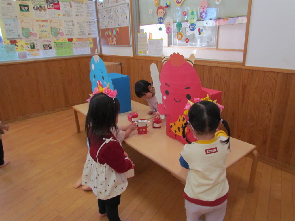 支援センター虹🌈1/14親子教室ランラン（1歳児コース）「節分制作👹」