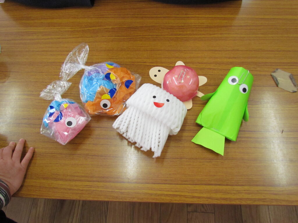 支援センター虹🌈1/27親子ふれあい広場「いろいろなお魚を作ってみんなで遊ぼう🎵」