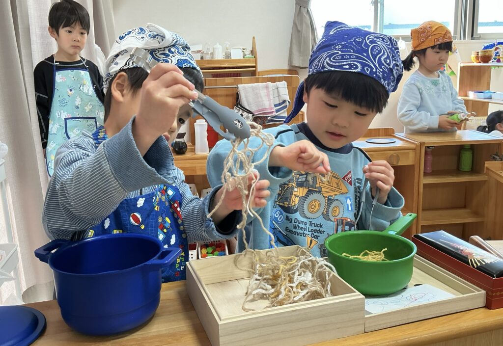 ラーメン屋さん・うどん屋さんごっこ（4.5歳児エルマーとりゅう）
