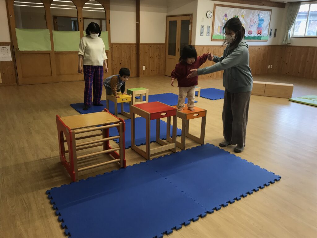 子育て広場 〜 親子体操の様子 〜