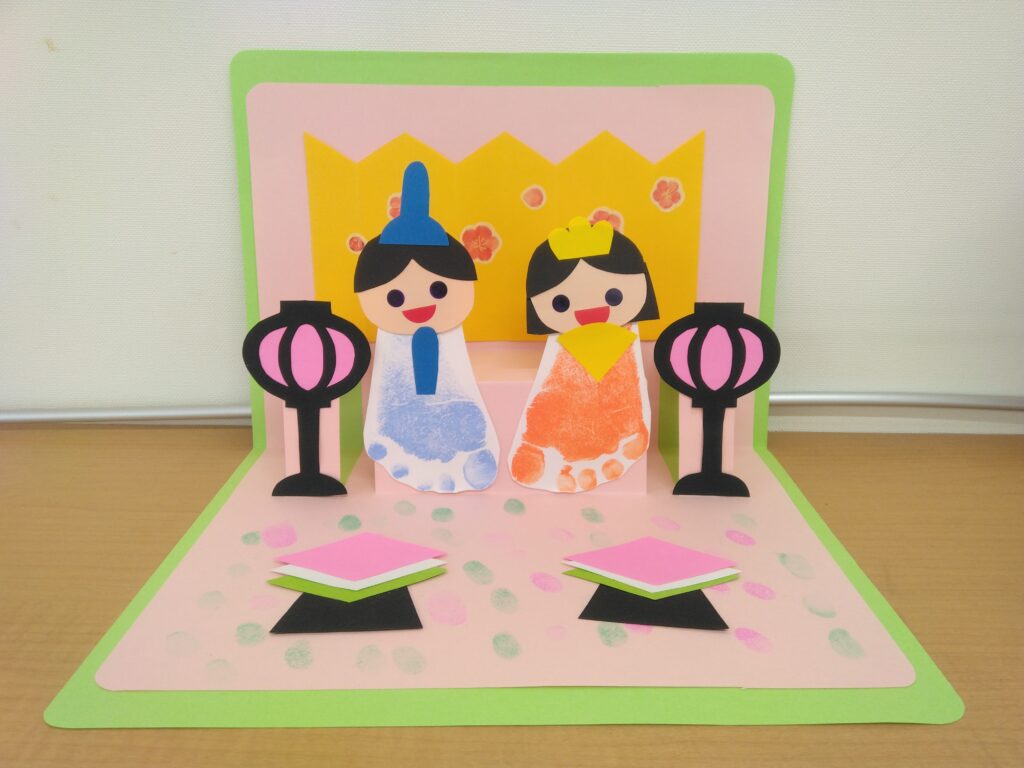 子育てひろば【ひなまつり製作紹介】
